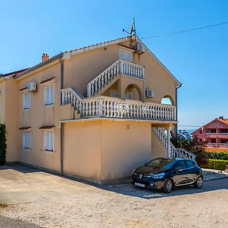 Apartment 2 Bedroom Beautiful In