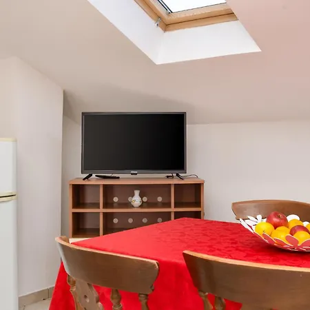 2 Bedroom Stunning In *