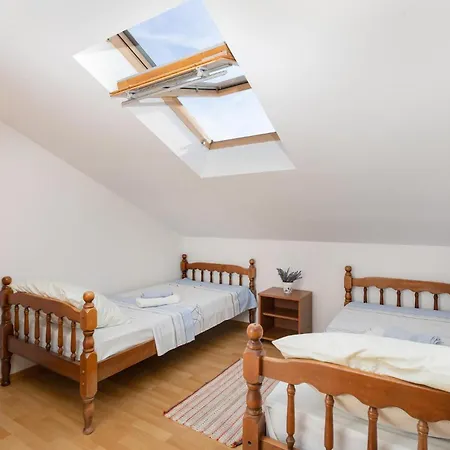 2 Bedroom Beautiful In Apartment *