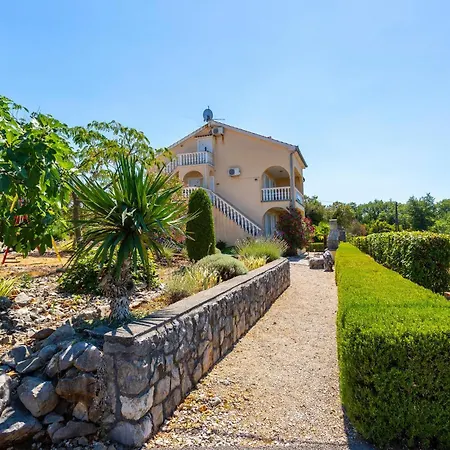 Appartamento 2 Bedroom Beautiful In *