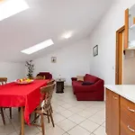 Lovely In With Wifi Διαμέρισμα Rasopasno
